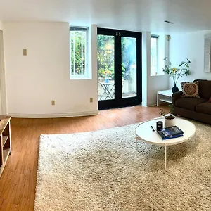 charming-private-kitsilano-suite.vancouver-hotels-bc.net/
